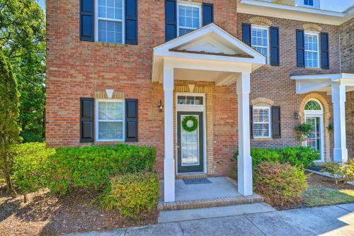 Vibrant Pet-friendly Townhome With Shared Pool!