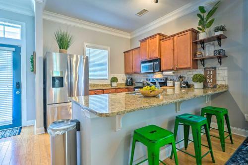 Vibrant Pet-friendly Townhome With Shared Pool!