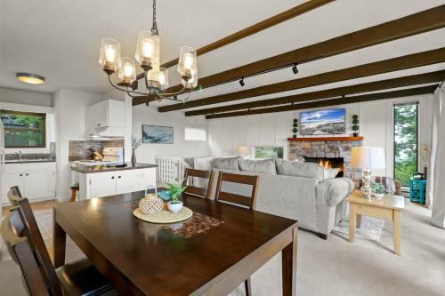 2br 2ba Stylish Condo Mountain Views Skiing