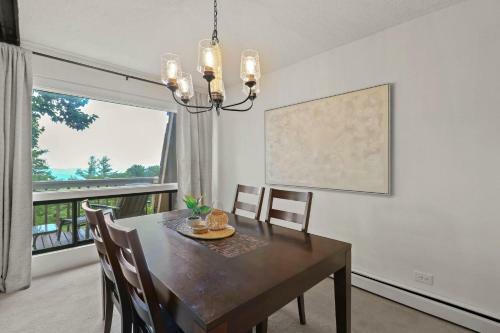 2br 2ba Stylish Condo Mountain Views Skiing