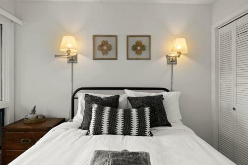 2br 2ba Stylish Condo Mountain Views Skiing