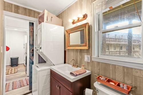 1br 1ba Mountain Holiday Ski Chalet