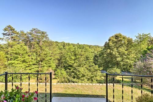 Secluded Family Retreat With Deck And Mtn Views!