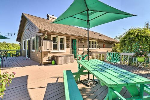 Secluded Family Retreat With Deck And Mtn Views!