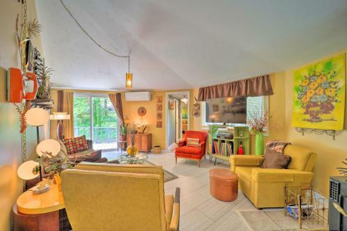 Bright Banner Elk House With Fireplace And Deck!