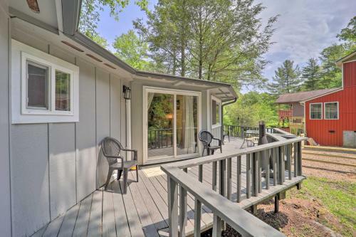 Bright Banner Elk House With Fireplace And Deck!