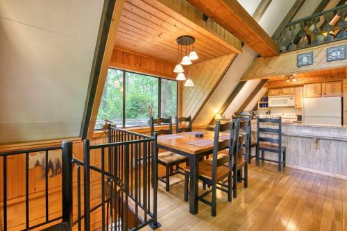 Chalet At Peek's Creek