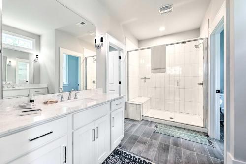 Modern Charlotte Home About 4 Mi To Downtown!
