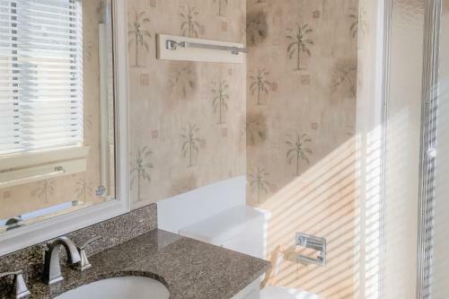 Big Beach Retreat & Ocean West Escape