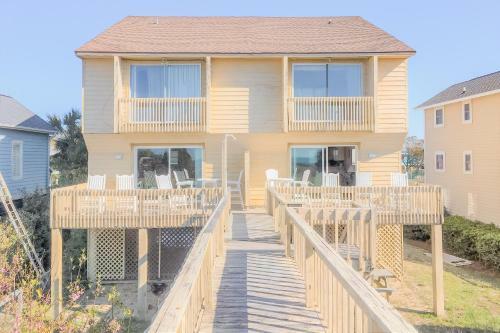 Big Beach Retreat & Ocean West Escape