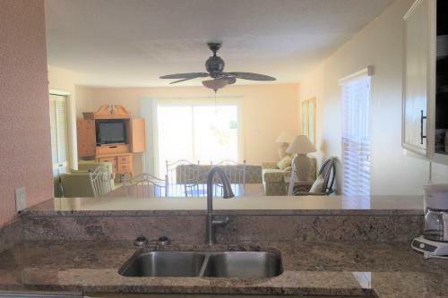 Big Beach Retreat & Ocean West Escape