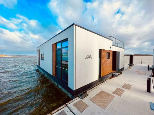 Schwimmendes Haus L�tte