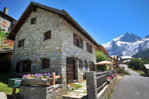 L'emparis - Beautiful House In Chazelet Village