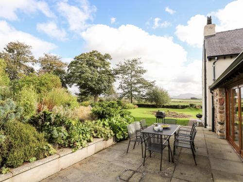 Clynnog House