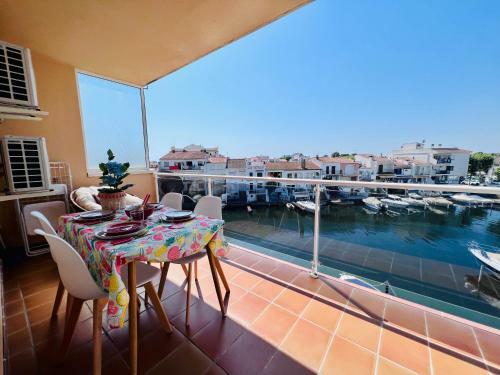 Apartamento P.ba�uls 11