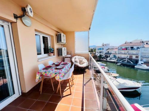 Apartamento P.ba�uls 11