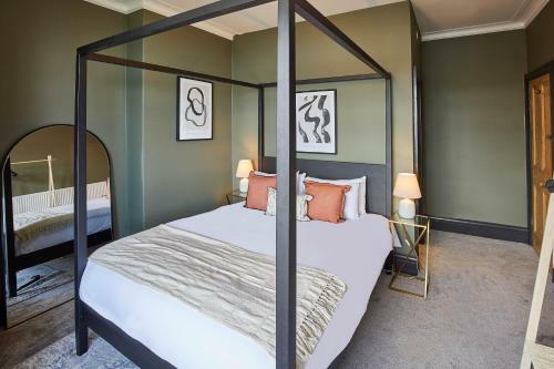 Host & Stay - Raven House