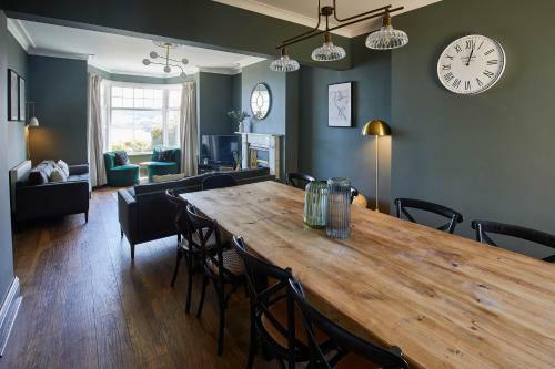 Host & Stay - Raven House