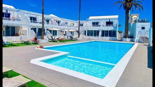 Apartamento Pool Side 2 Bed Apt 15b With Air Con