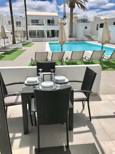 Apartamento Pool Side 2 Bed Apt 15b With Air Con