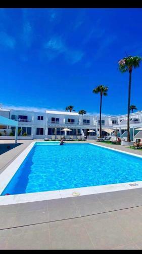 Apartamento Pool Side 2 Bed Apt 15b With Air Con