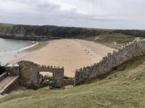 The Beach House! Walk To Beach In Under 5 Minutes!
