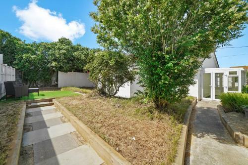 Apartamento Moments From The Beach! - Large Garden - Parking