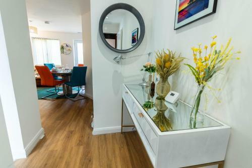 4 Bedroom House With Free Parking