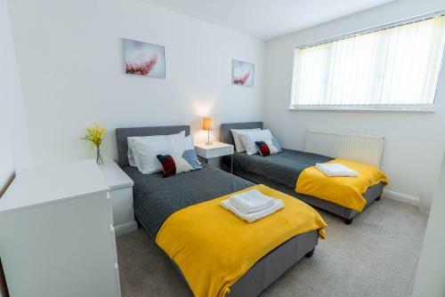 4 Bedroom House With Free Parking