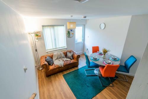 4 Bedroom House With Free Parking