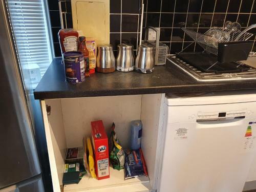 Nice Cozy 2-bed Apartment With Everything To Yourself