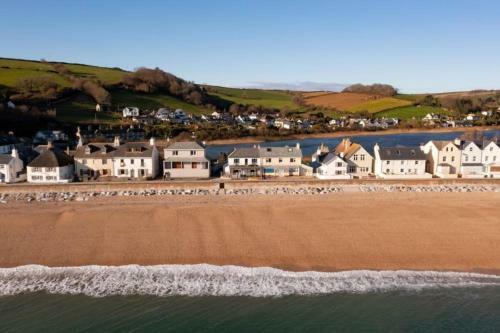 Villa Luxury Beachfront House, Sleeps 12, Free Parking, Devon