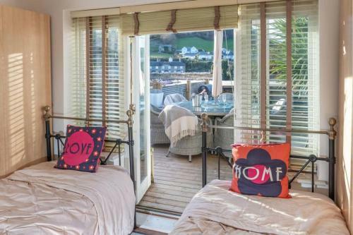 Villa Luxury Beachfront House, Sleeps 12, Free Parking, Devon
