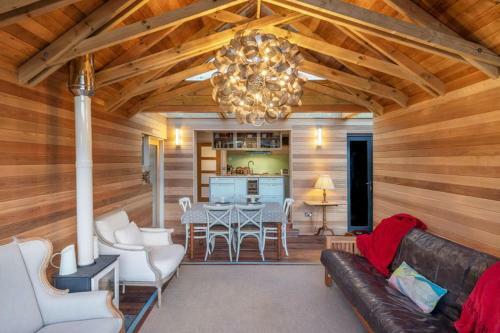 Villa Luxury Beachfront House, Sleeps 12, Free Parking, Devon