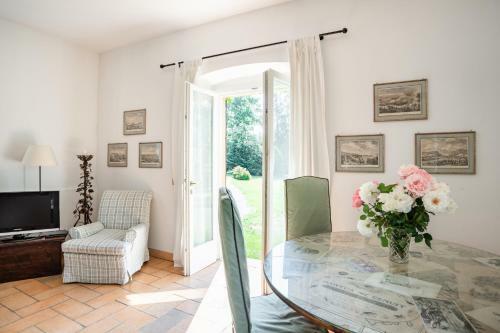 Apartamento Bright Apt Surrounded By Greenery With Parking