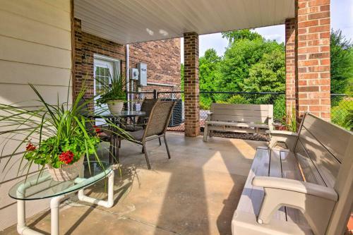 Apartamento Sun-dappled Lenoir Abode With Patio And Yard!