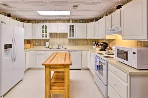 Apartamento Sun-dappled Lenoir Abode With Patio And Yard!