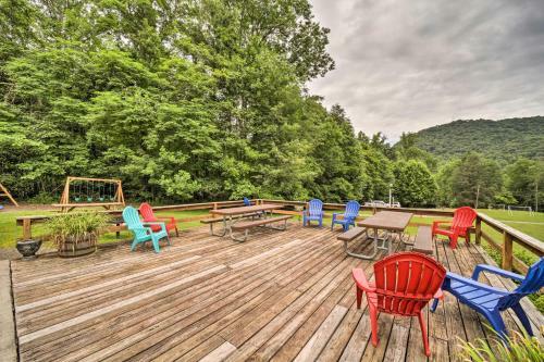 Pet-friendly Maggie Valley Cabin With Fire Pit!