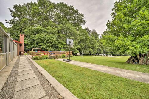 Pet-friendly Maggie Valley Cabin With Fire Pit!