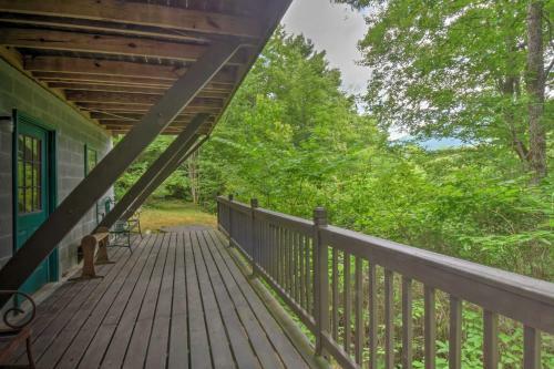 Charming Murphy House With 2 Decks Near Trails!