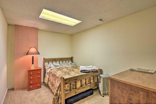 Charming Murphy House With 2 Decks Near Trails!
