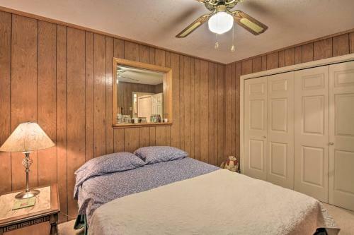 Charming Murphy House With 2 Decks Near Trails!