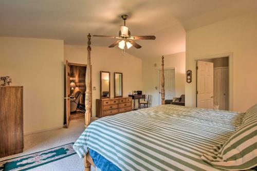 Charming Murphy House With 2 Decks Near Trails!