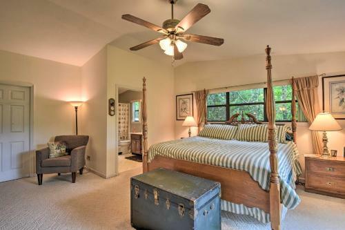 Charming Murphy House With 2 Decks Near Trails!