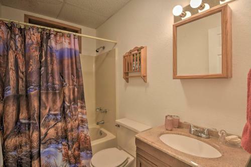 Charming Murphy House With 2 Decks Near Trails!