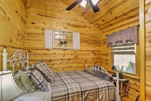 Jacks Coop Smoky Mtns Cabin With 2 Porches!