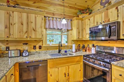 Jacks Coop Smoky Mtns Cabin With 2 Porches!