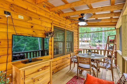 Jacks Coop Smoky Mtns Cabin With 2 Porches!