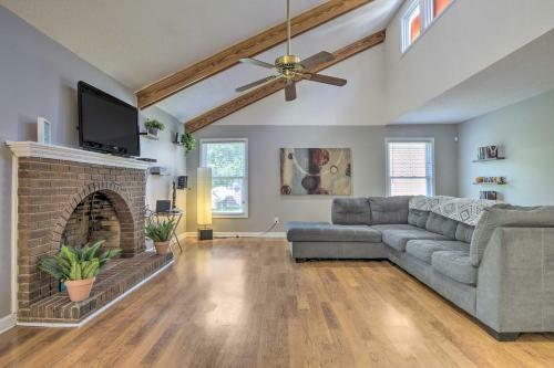 Charming Lake Retreat With Community Amenities!