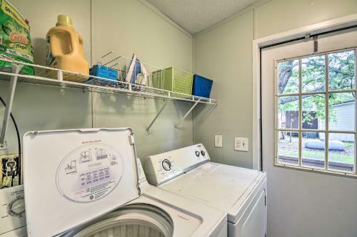 Charming Supply Home Less Than 2 Mi To Holden Beach!